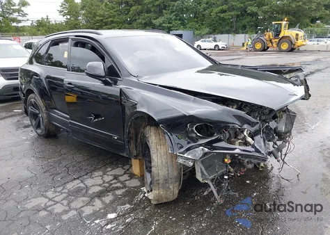 2021 Bentley Bentayga V8 z USA, uszkodzony, nr VIN SJAAM2ZV2MC033879